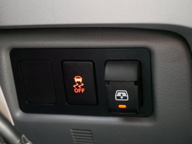 Used 2008 Black Toyota Crew Cab Limited image 31