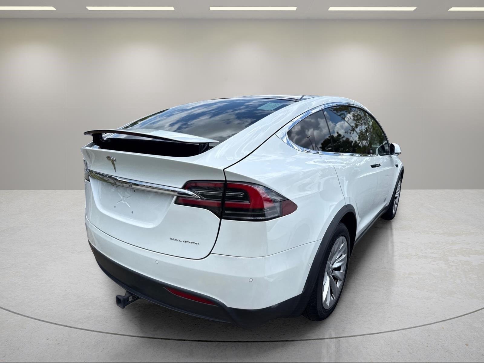 Used 2020  Tesla Long Range image 15