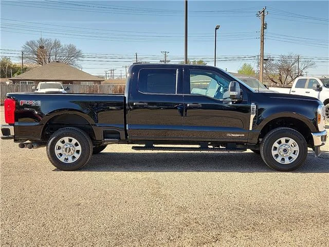 Used 2024 Agate Black Metallic Ford XLT 4x4  Crew Cab 6.75 ft. box 160 in. WB SRW image 4