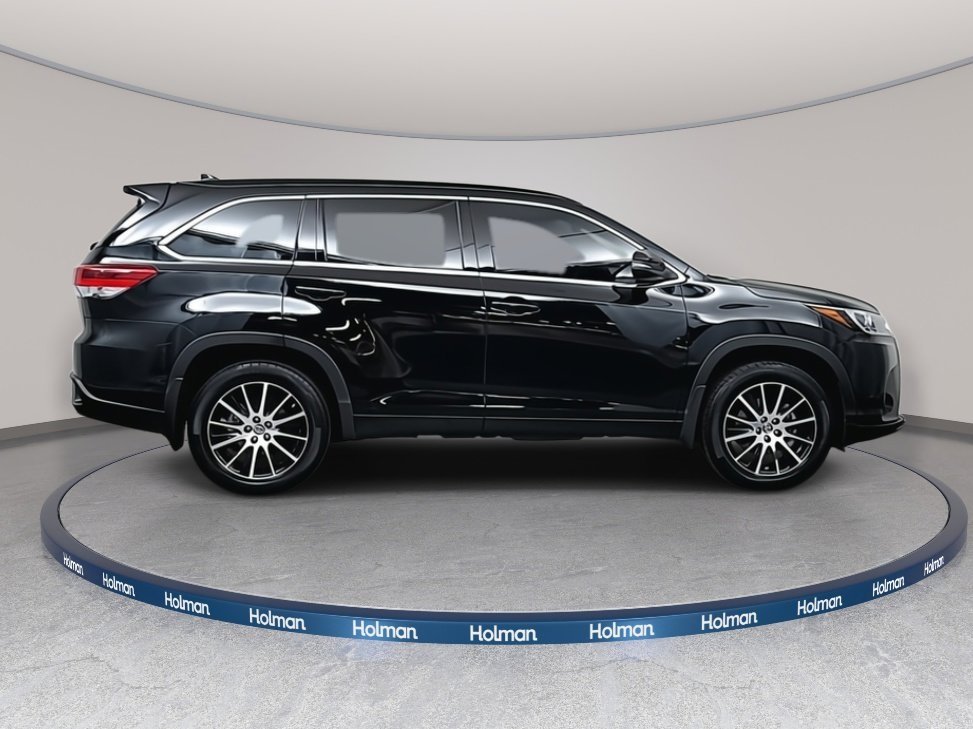 2017 Toyota Highlander SE photo 4