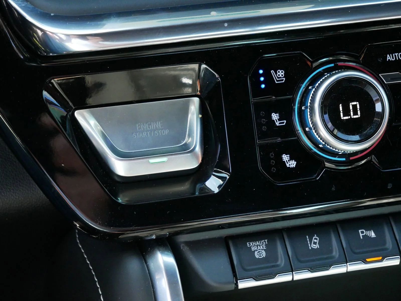 Used 2025 Sterling Metallic GMC Denali Ultimate image 23
