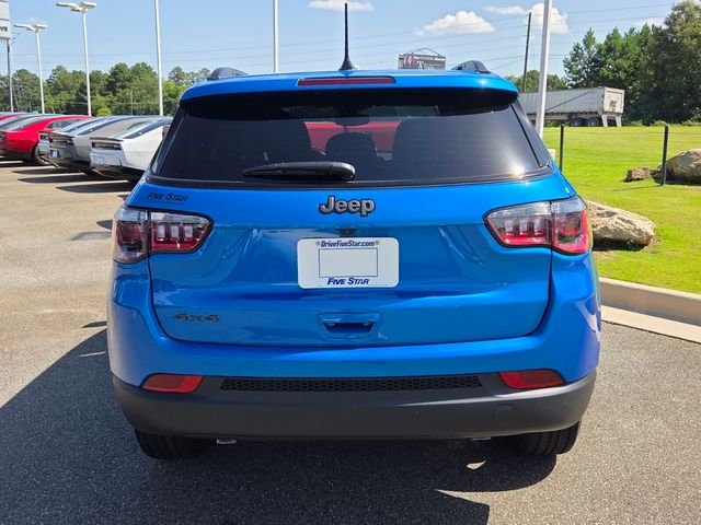 New 2026 Hydro Blue Pearl-Coat Exterior Paint Jeep Latitude image 12