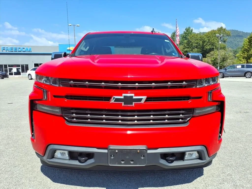 Used 2019 Red Chevrolet RST image 10