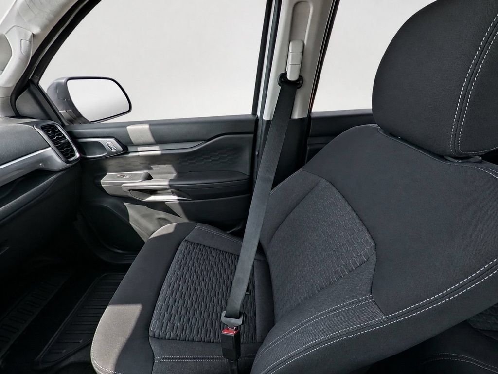 New 2026 Oxford White Ford XL image 14