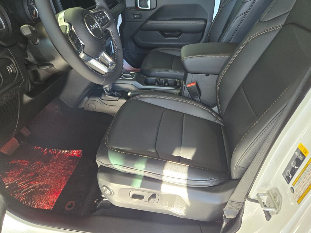 2026 Jeep Wrangler 4-Door Sahara - Photo 24