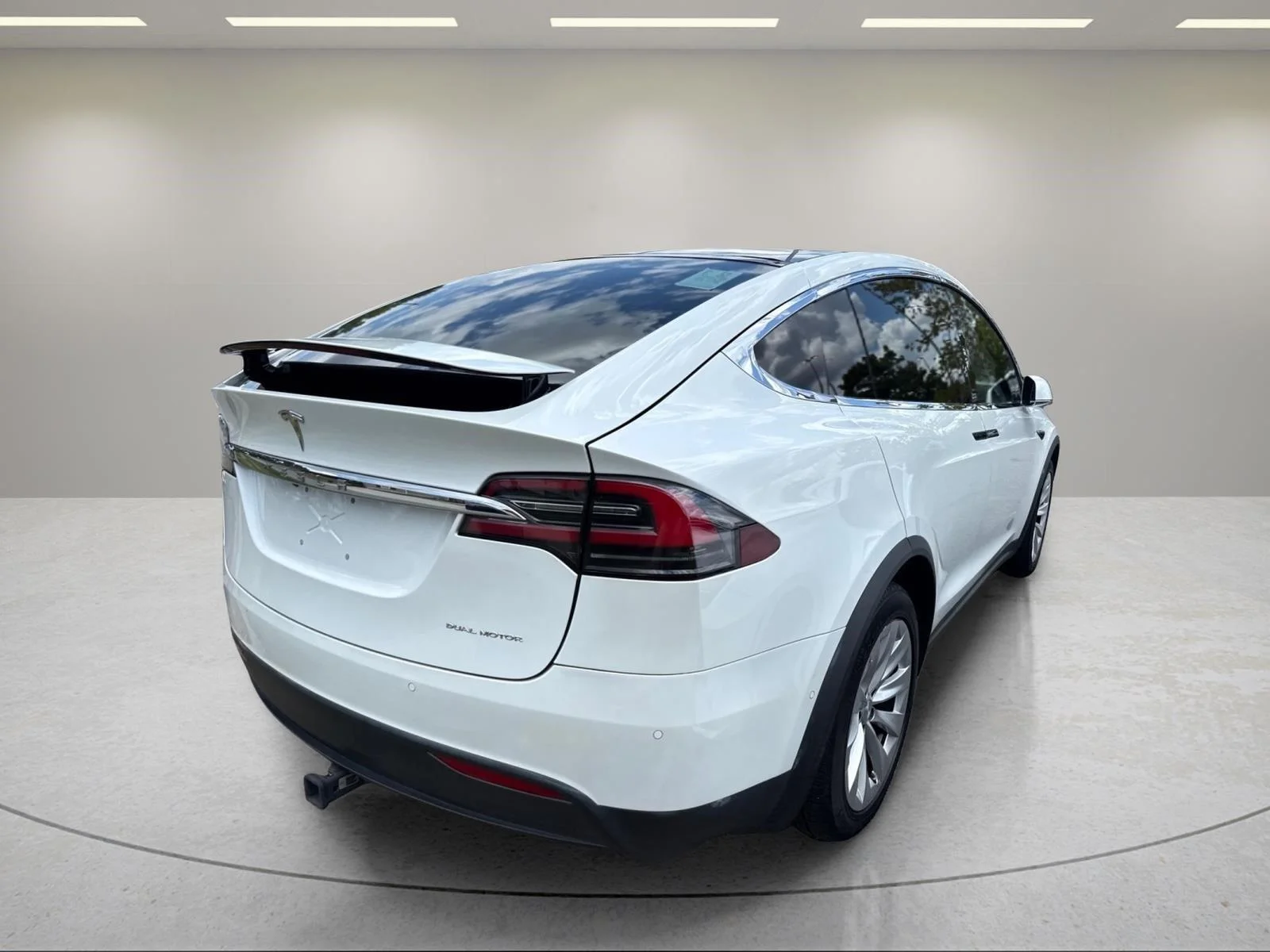 Used 2020  Tesla Long Range image 15