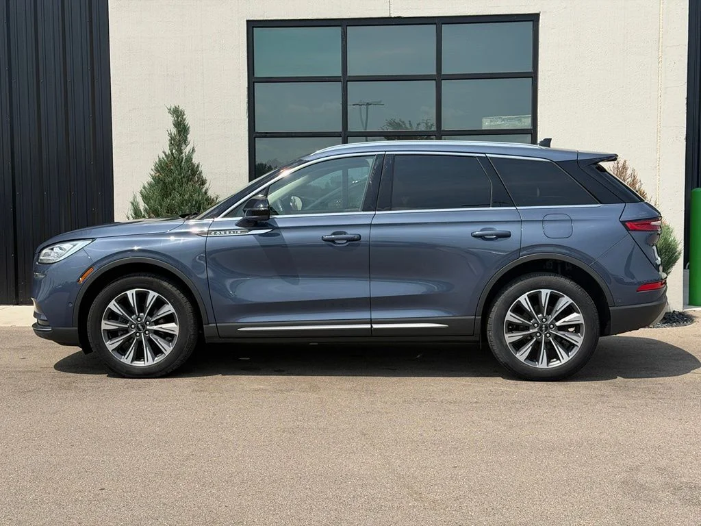 Used 2022 Blue Lincoln Reserve image 2