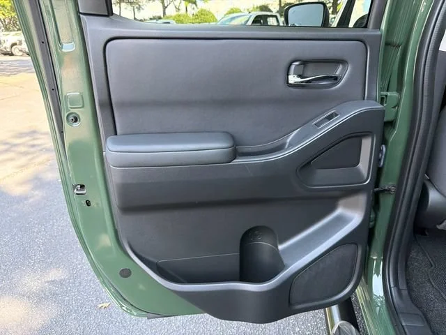 Used 2022 Green Nissan Crew Cab SV 4x2 image 21
