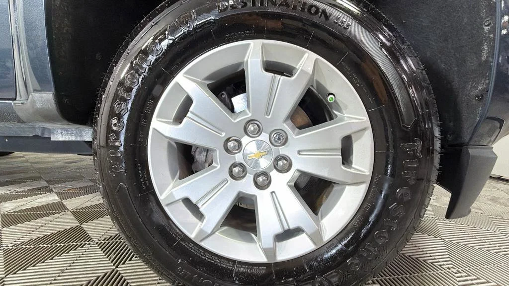 Used 2019 SHADOW GRAY METALLIC Chevrolet 2WD LT image 34
