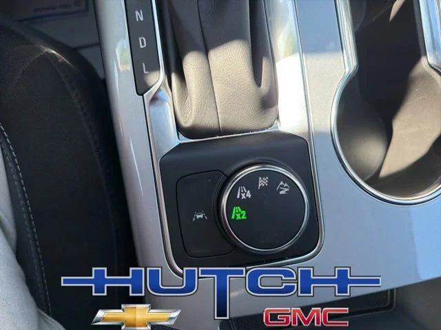 Used 2025 Summit White Chevrolet 2LT image 29