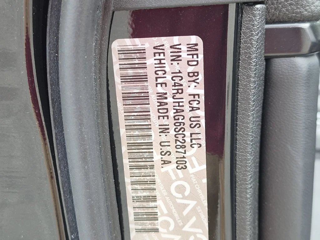 Used 2025 Black Jeep Altitude X image 28