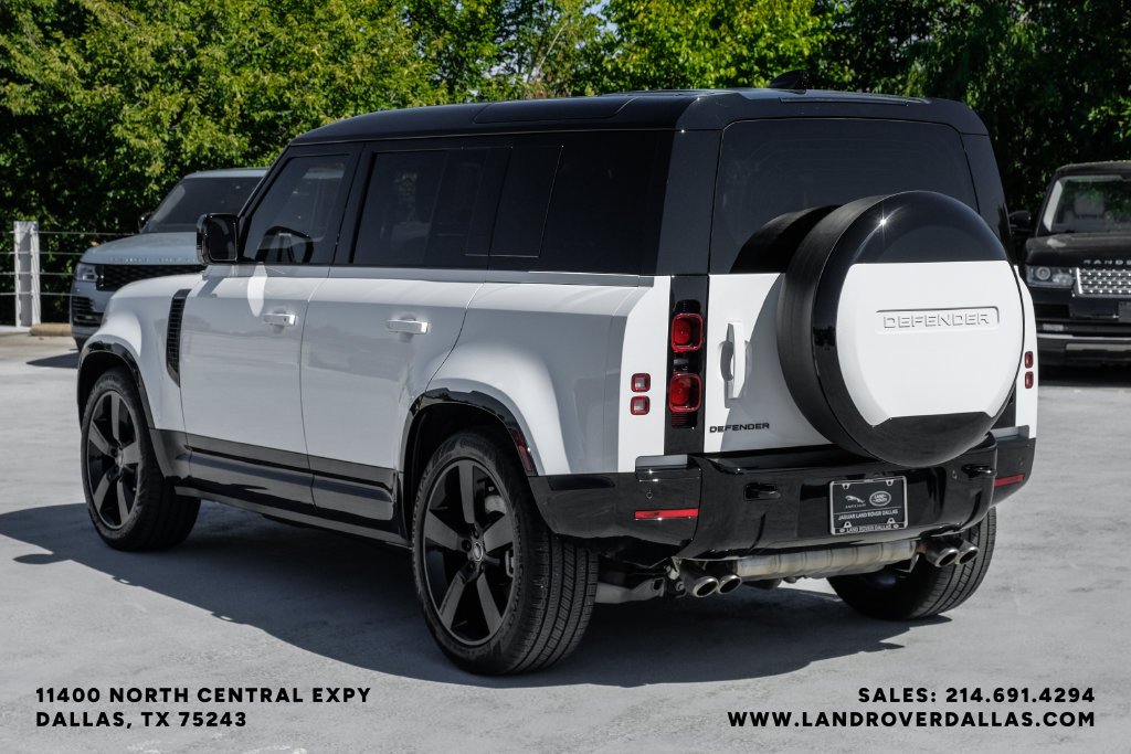 Used 2025 White Land Rover X-Dynamic SE image 12