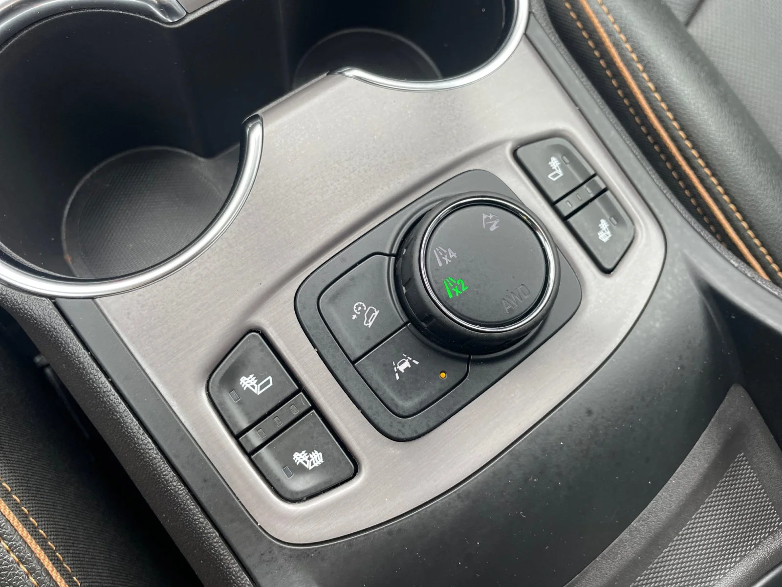 Used 2024 White GMC AT4 AWD image 21