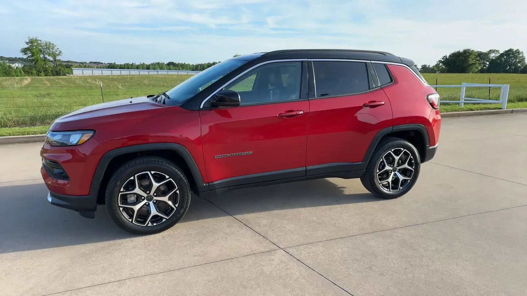 Used 2025 Red Hot Pearlcoat Jeep Limited image 5