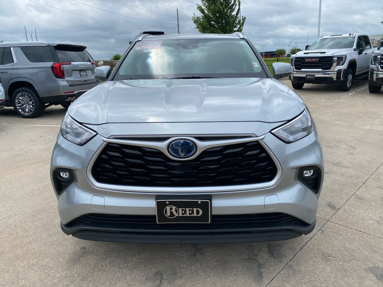 Used 2020  Toyota Hybrid XLE image 2