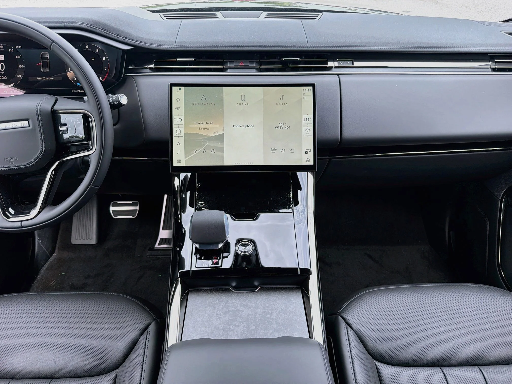 New 2026 Santorini Black Land Rover Dynamic SE image 20