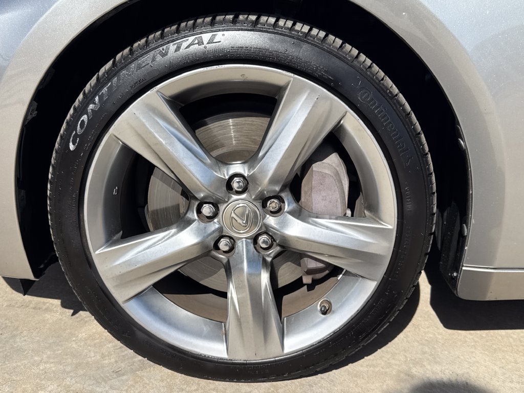 Used 2014 Atomic Silver Lexus 4DR SDN RWD image 27