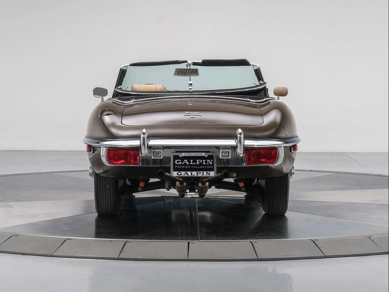 Used 1971  Jaguar Series II image 12