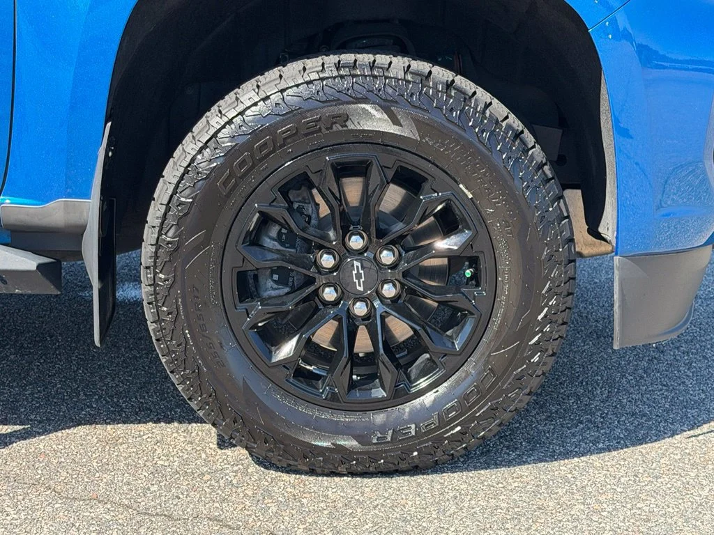 Used 2022 Bright Blue Metallic Chevrolet Z71 image 31