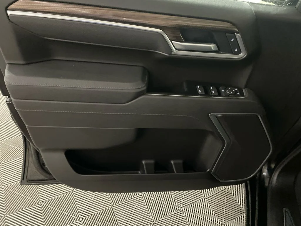 Used 2026 Black Chevrolet LT image 10