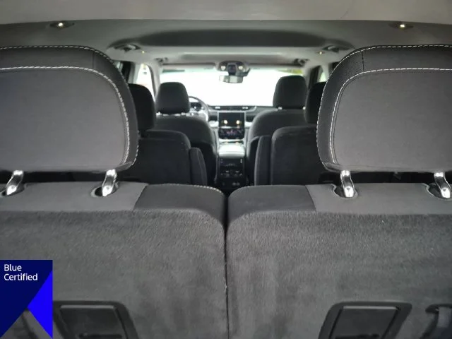 Used 2022 White Jeep Laredo image 31