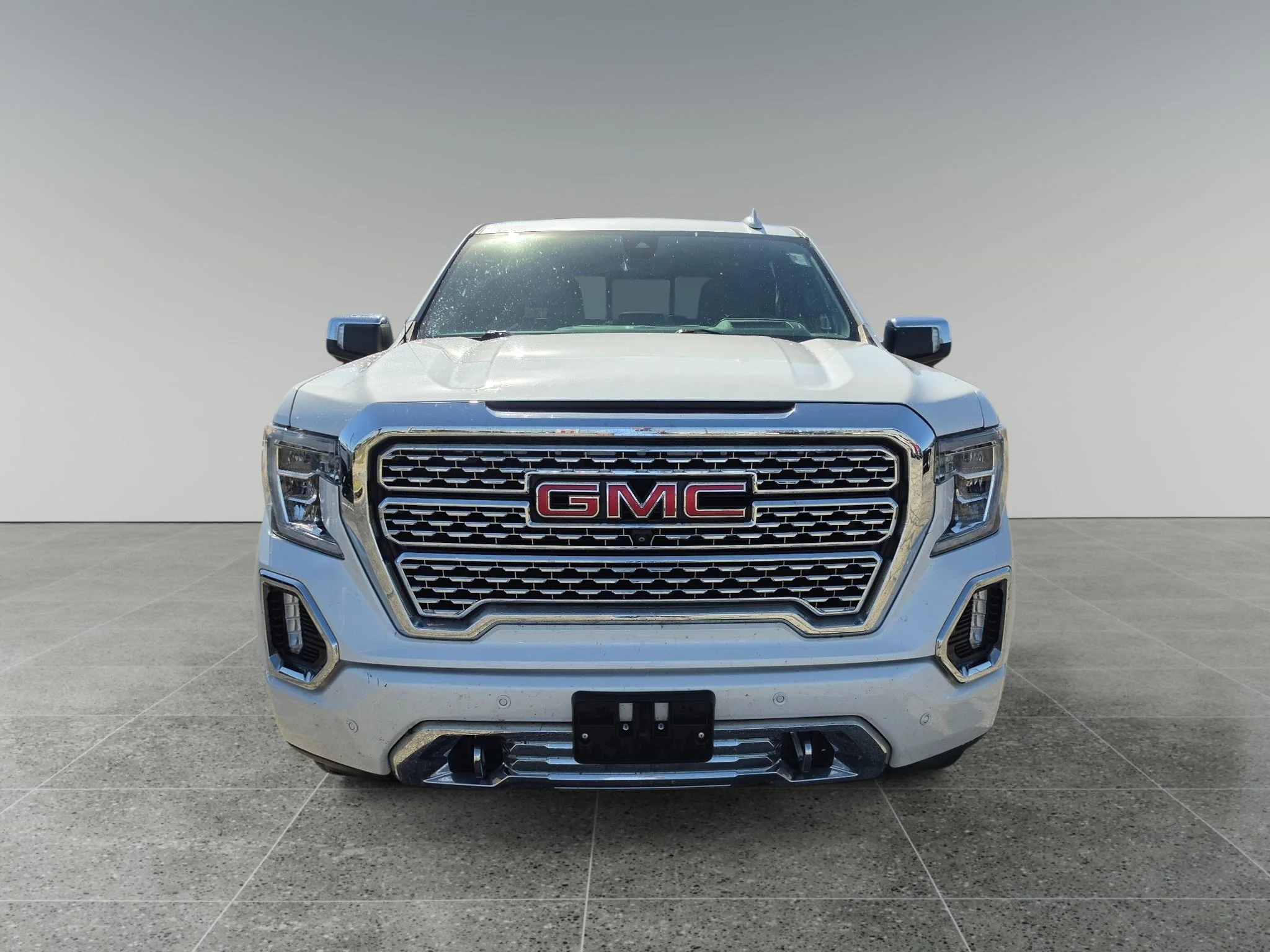 Used 2020 White Frost Tricoat GMC Denali image 9