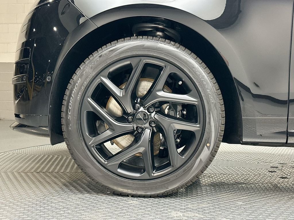 New 2026 Santorini Black Land Rover Dynamic SE image 13