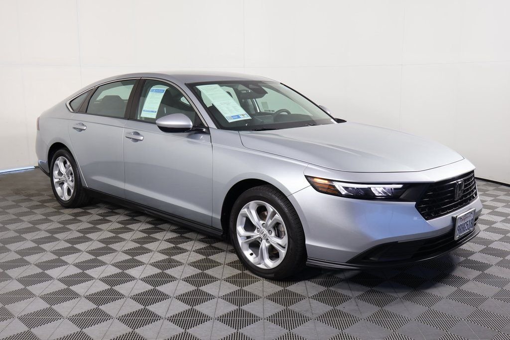 Used 2024 Solar Silver Metallic Honda LX image 3