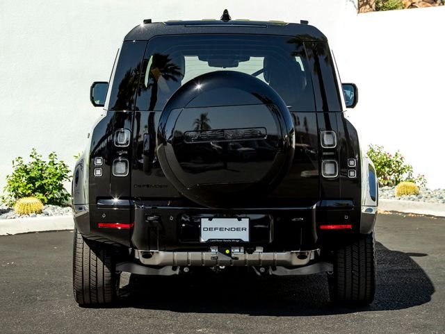 New 2026 Santorini Black Land Rover X-Dynamic SE image 8