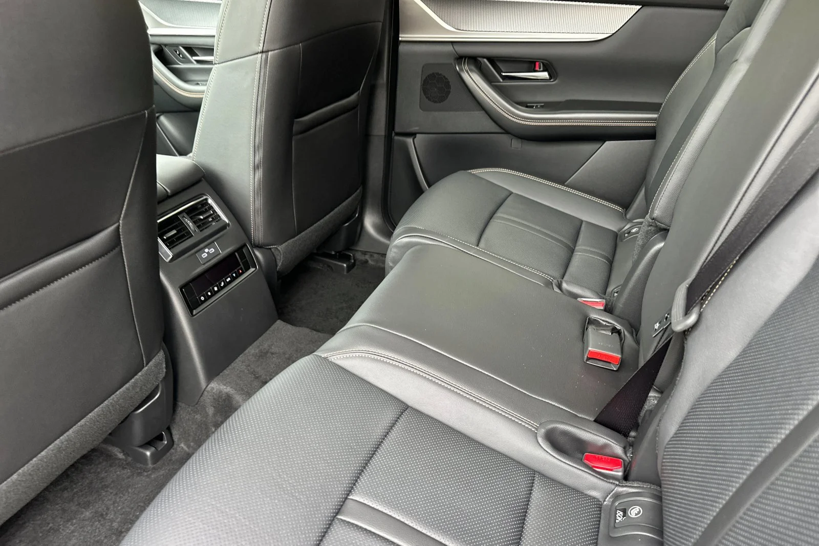 2025 Mazda CX-70 Premium Package - Photo 13