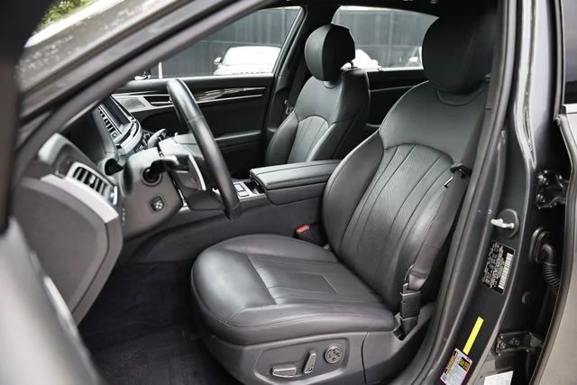 Used 2020 Himalayan Gray Genesis 3.8 image 22