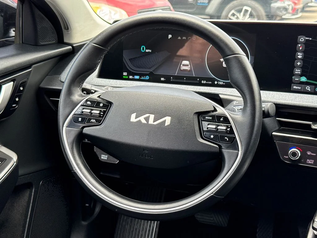 Used 2023 Blue Kia Light image 21