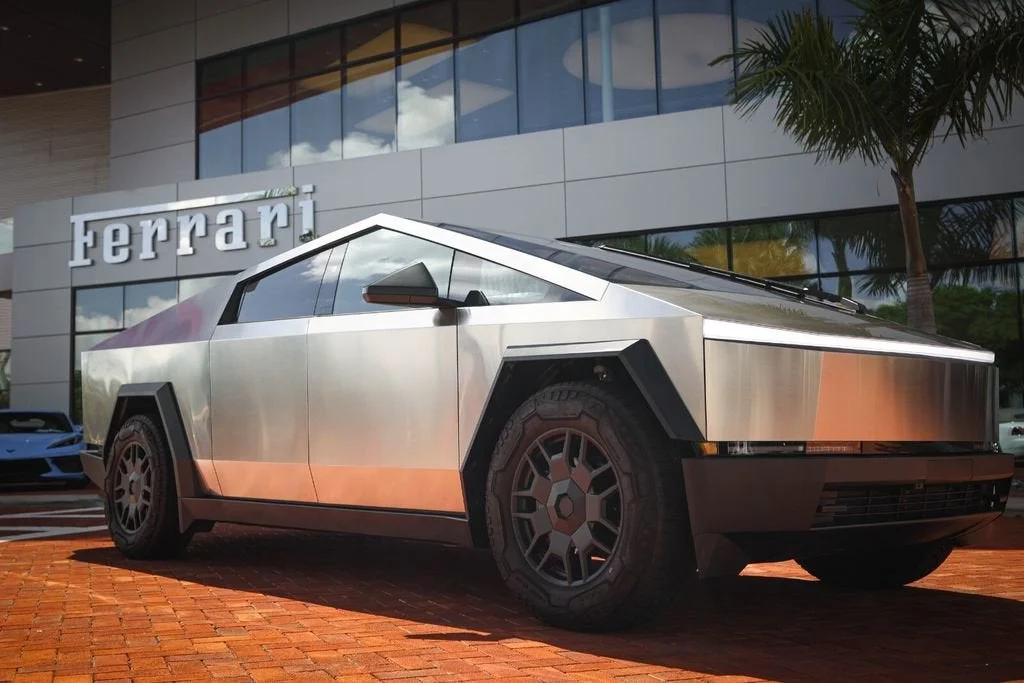 2024 Tesla Cybertruck Base - Photo 21