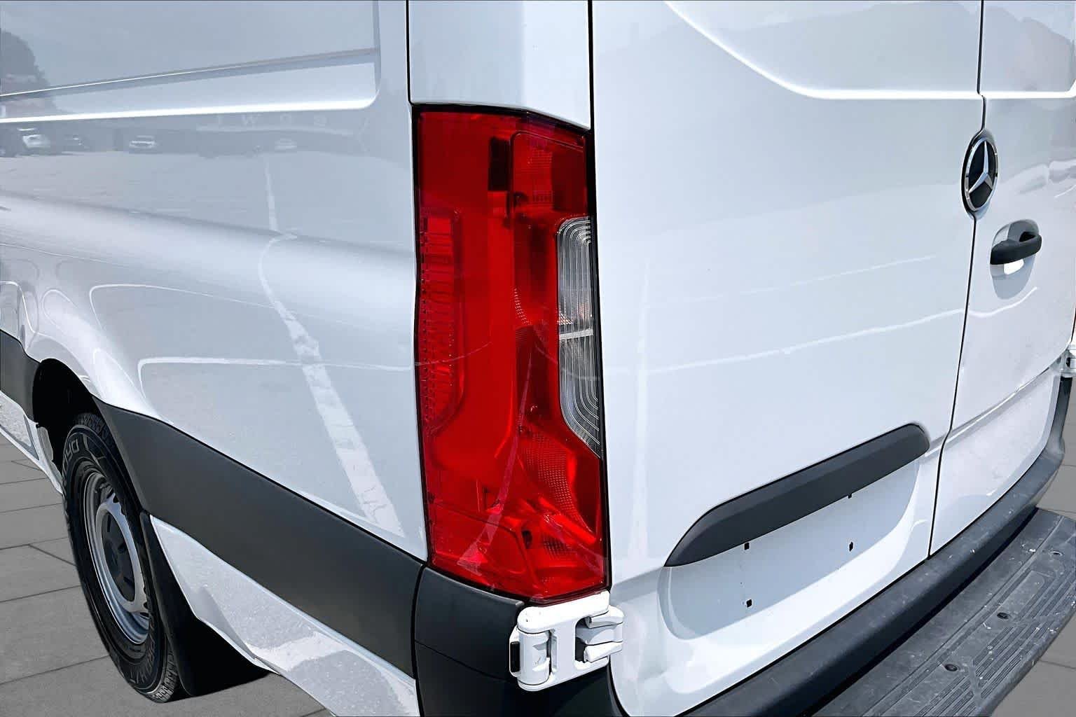 Used 2024 Arctic White Mercedes-Benz  image 31