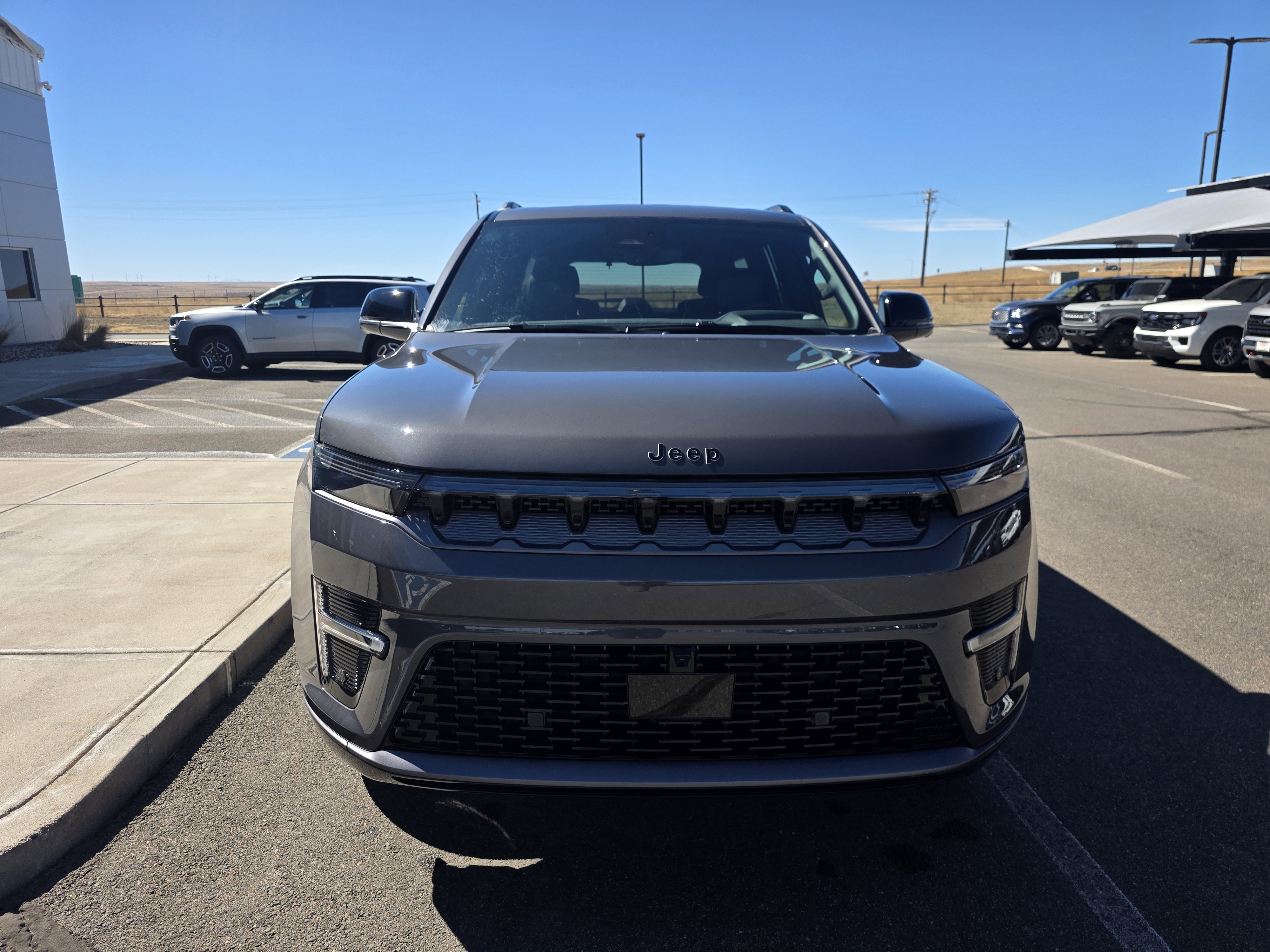 New 2026 Baltic-Gray Metallic Clear-Coat Exterior Paint Jeep Limited Reserve image 3