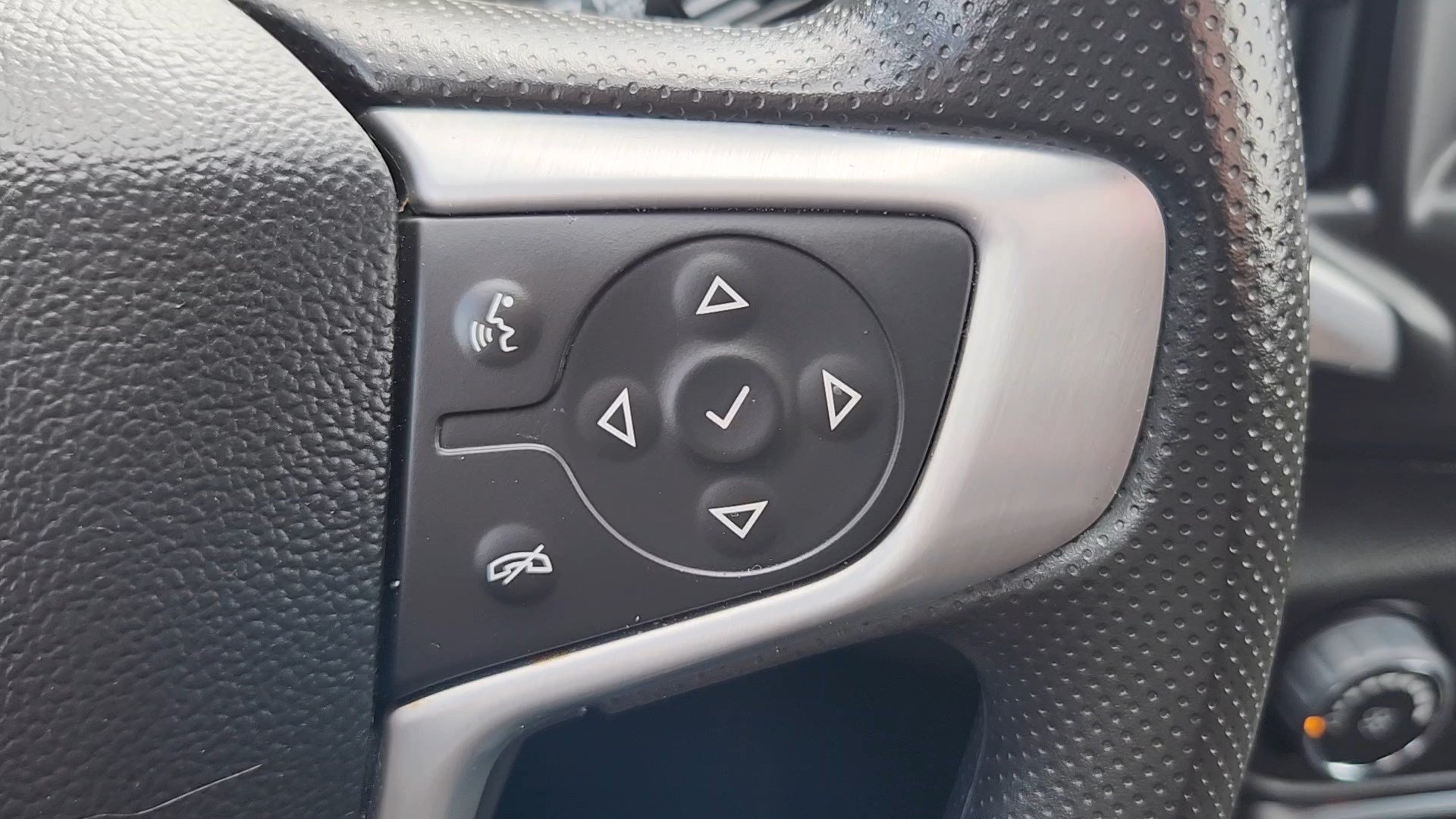 Used 2024 Summit White GMC SLE image 13