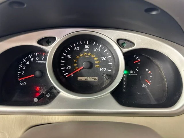 Used 2004 Red Toyota Base image 16