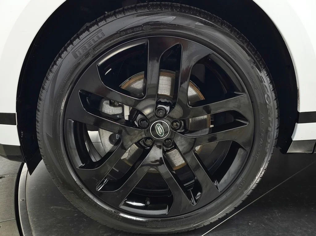 Certified Used 2024 White Land Rover Dynamic image 12