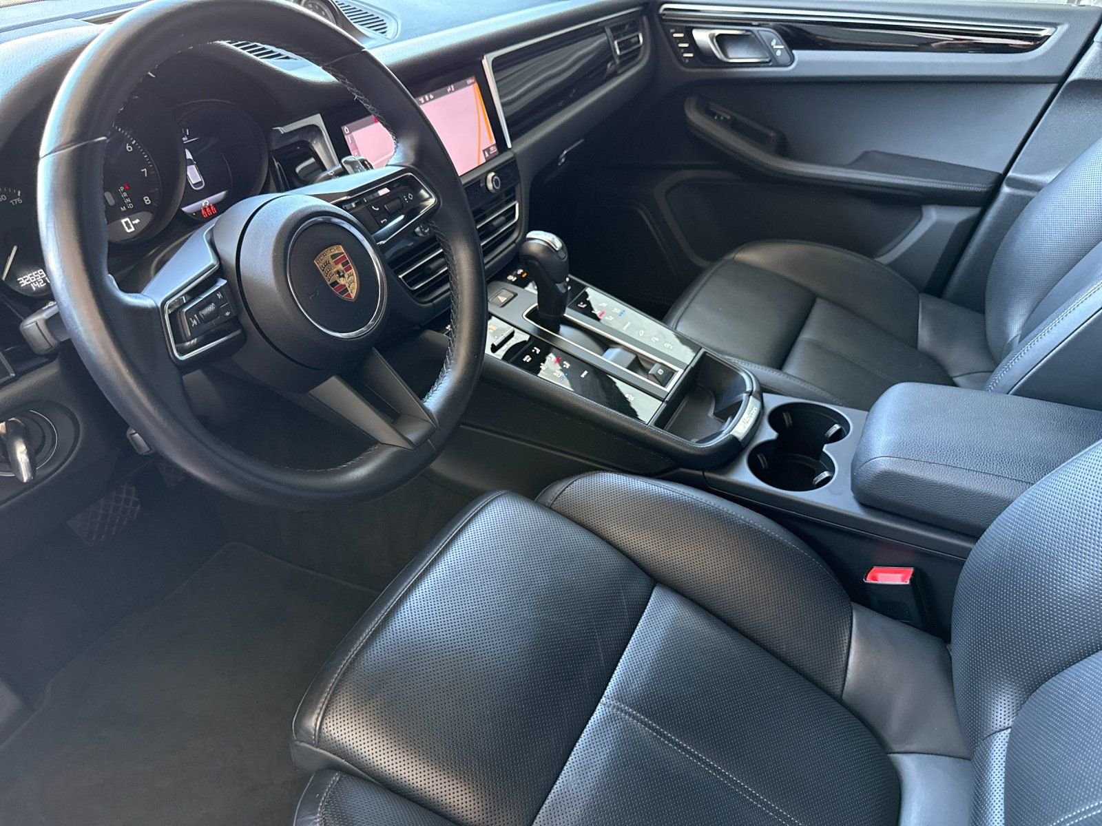 Used 2024  Porsche Base image 9