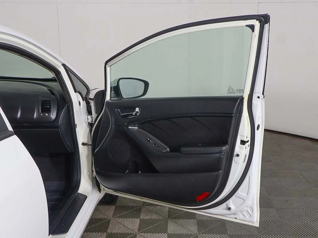 Used 2016 White Kia LX image 13