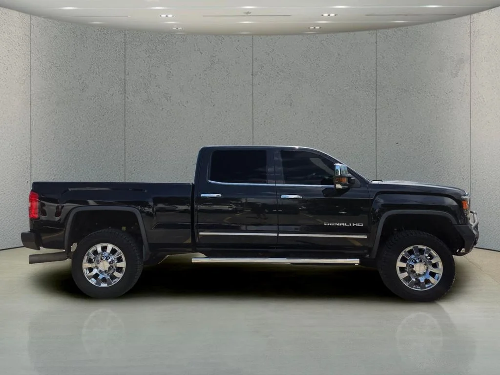 Used 2015 Black GMC Denali image 6