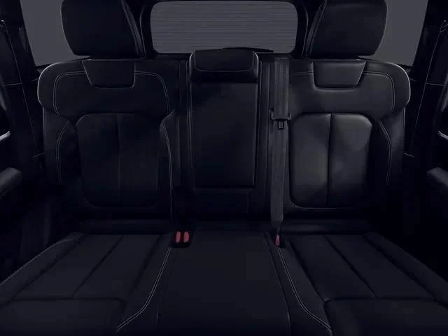 New 2026 Diamond Black Crystal Pearl-Coat Exterior Paint Jeep Limited image 17