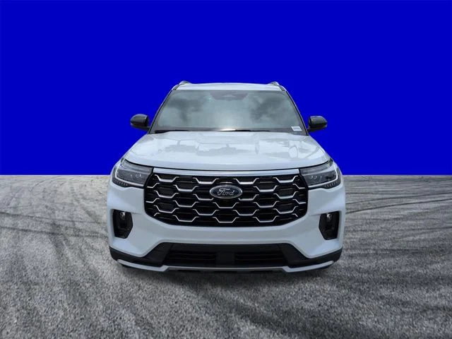 New 2026 Star White Metallic Tri-Coat Ford Platinum™ image 9