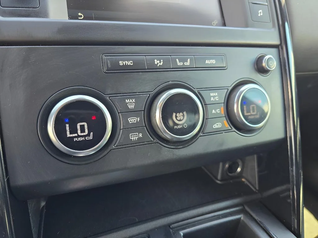 Used 2017 Santorini Black Metallic Land Rover SE image 18