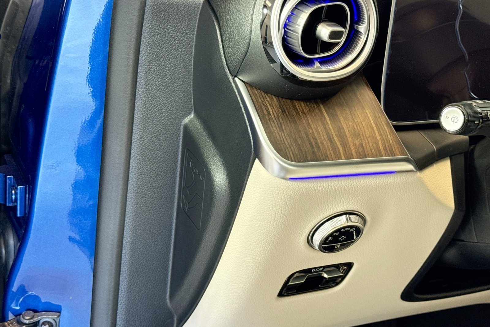 New 2026 Starling Blue Metallic Mercedes-Benz GLC 300 image 10