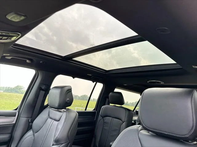 New 2026 Bright White Clear-Coat Exterior Paint Jeep Limited Altitude image 23