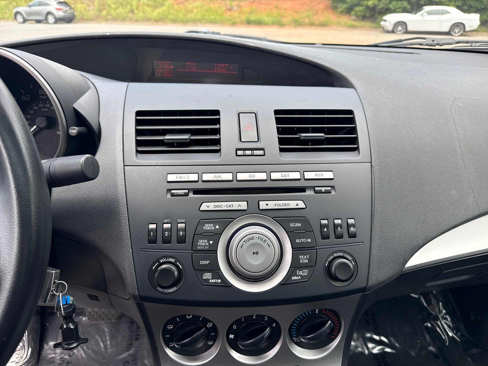 Used 2010 Graphite Mica Mazda i Touring image 20