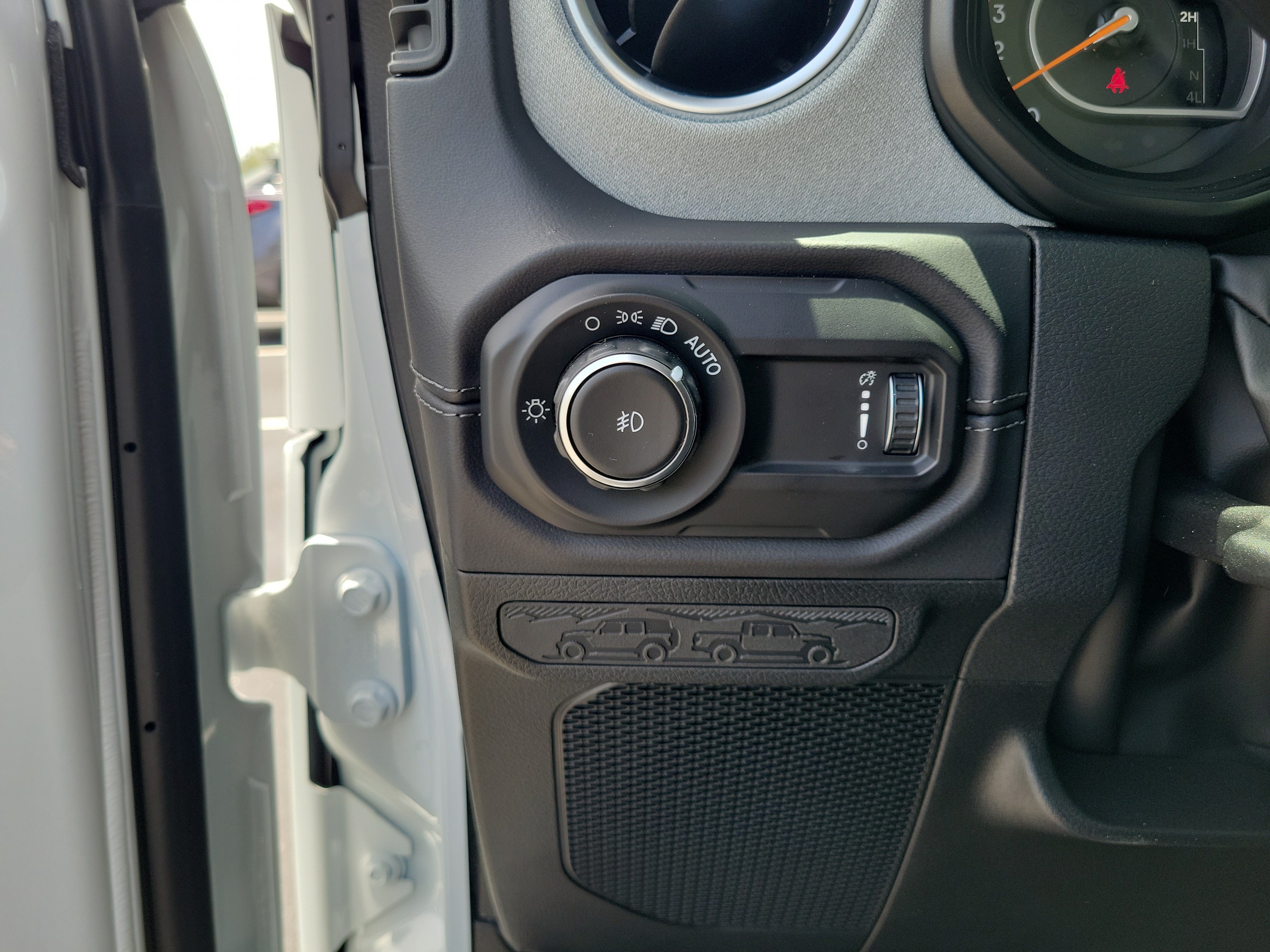 New 2026 Bright White Clear-Coat Exterior Paint Jeep Sahara image 20