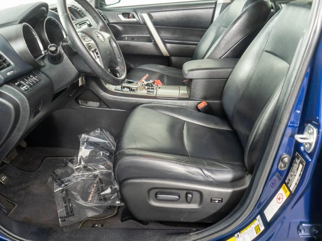 Used 2013 Blue Toyota SE image 10