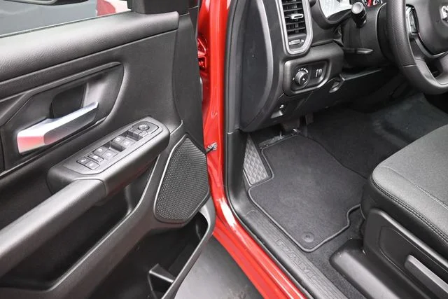 New 2026 Molten Red Pearl-Coat Exterior Paint RAM Tradesman image 8